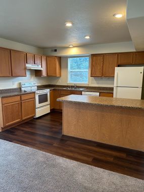2576 900 East - 1